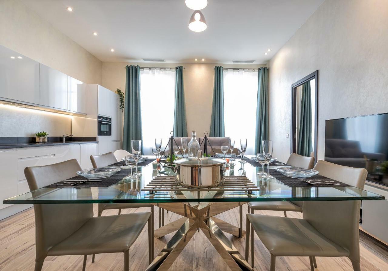 Apartment Montaigne - Luxurious - 350m Palais - Lra